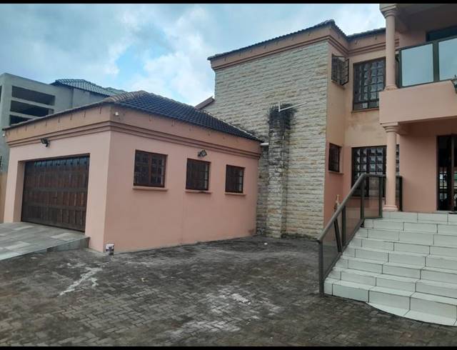 5 BEDROOM HOUSE FOR SALE IN RUSTIC ESTATE